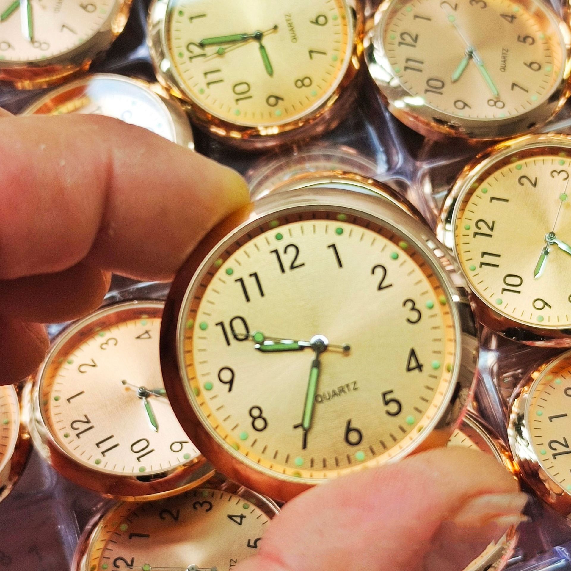 🔥Vintage gift-Luminous decoration mini clock for car/motorcycle/Sewing machine