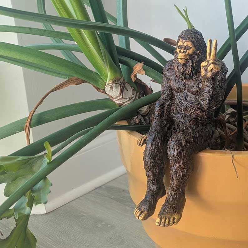 🔥LAST DAY 60% OFF✨Bigfoot Peace Sign Sasquatch Yeti Statue