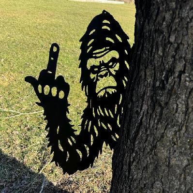 🔥LAST DAY 60% OFF - 👣Peeping Bigfoot Middle Finger Peek a Boo Flipping Off Metal Sign Deco