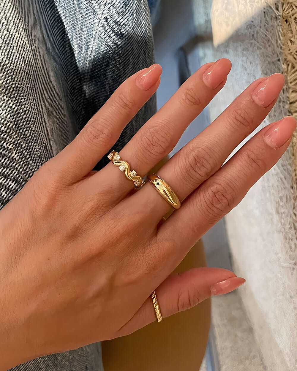 Aurea Flow – Wave Diamond Ring