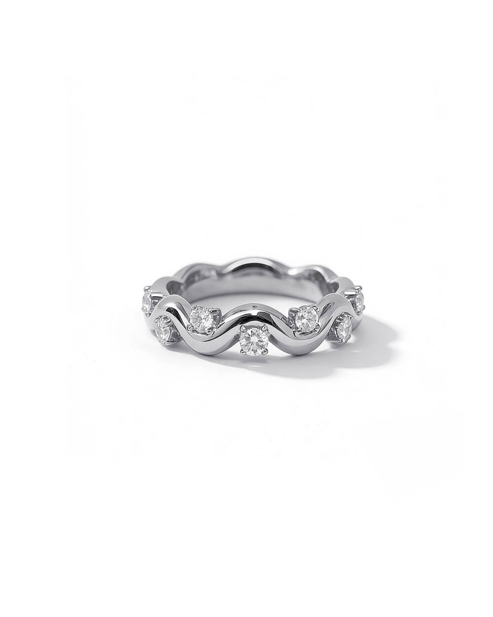 Aurea Flow – Wave Diamond Ring