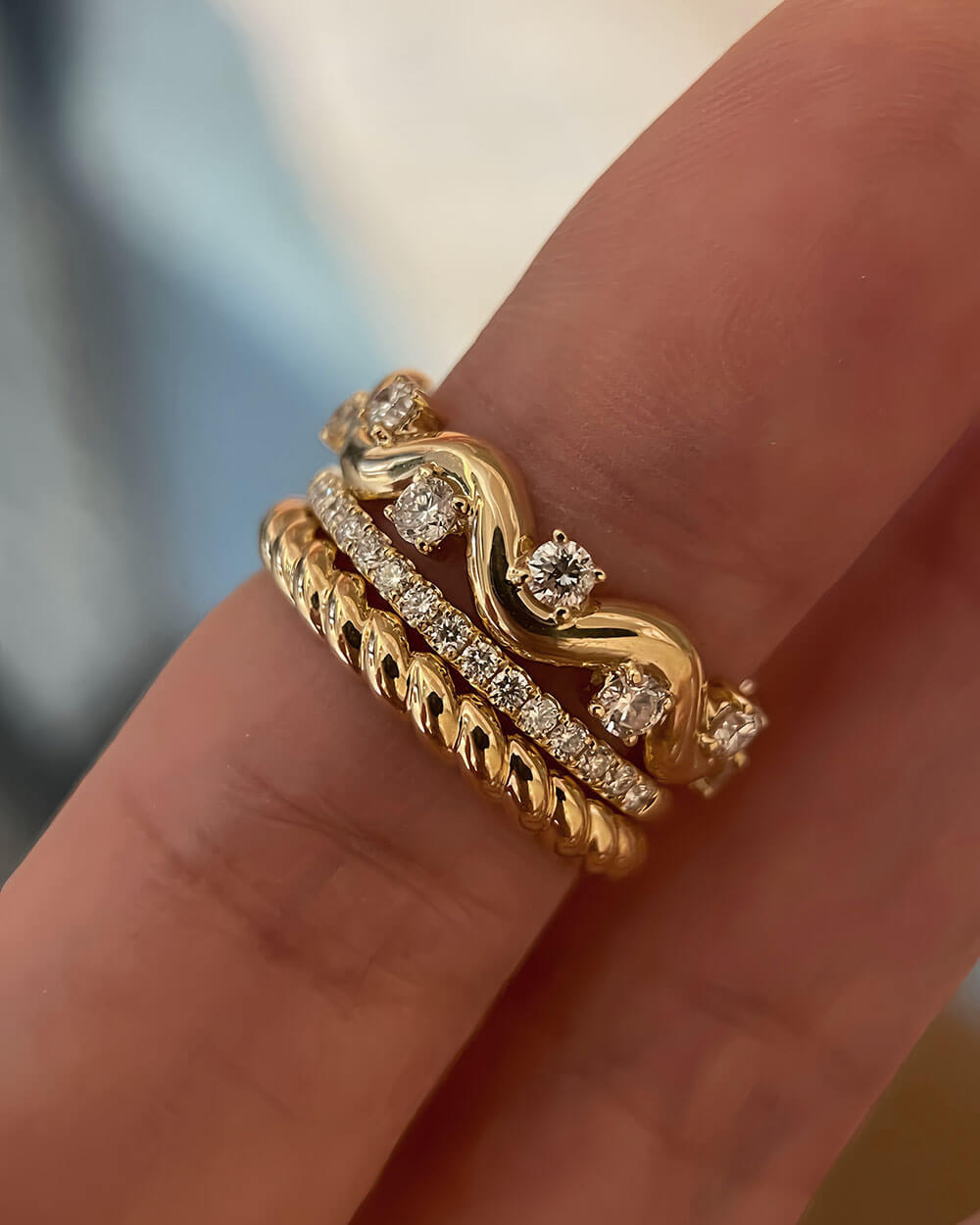 Aurea Flow – Wave Diamond Ring