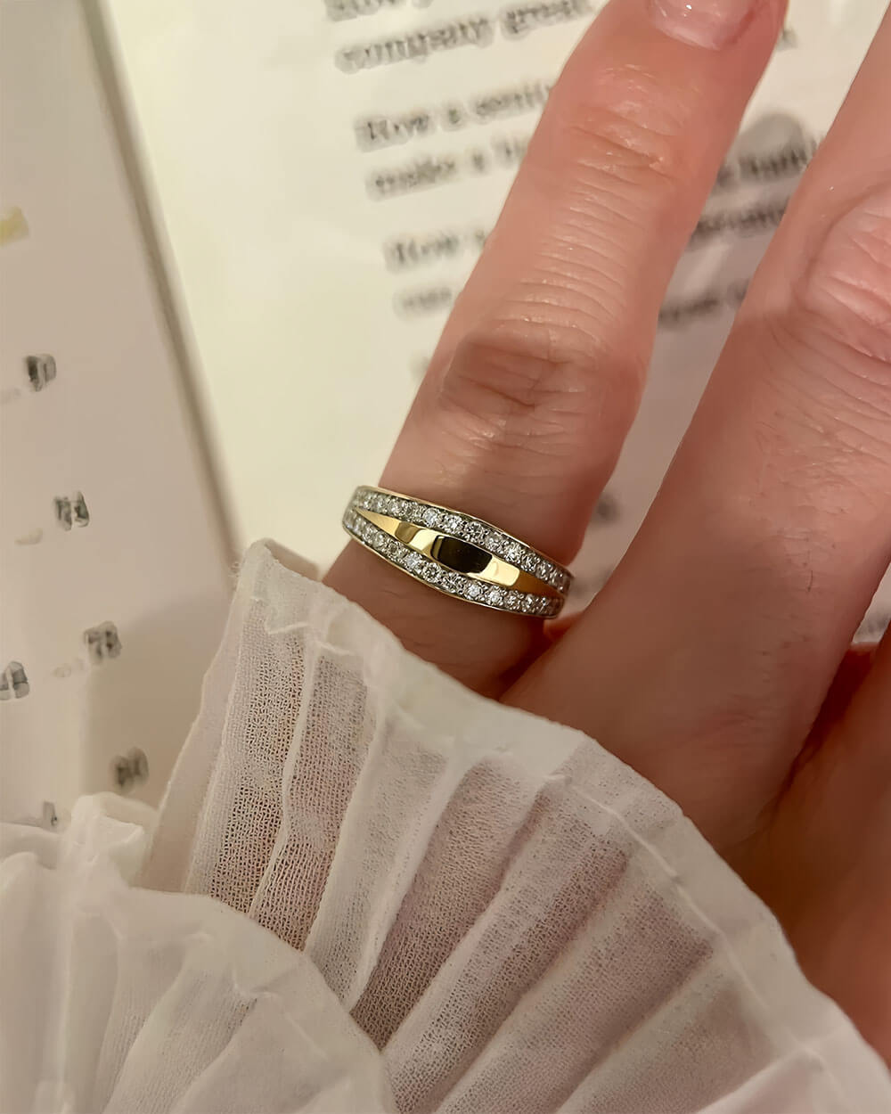 Halo Tail – Double Row Diamond Band Ring