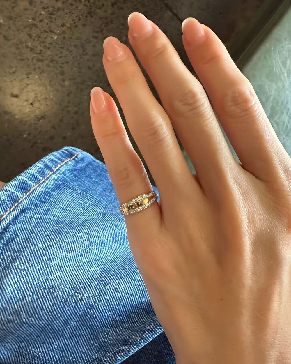 Halo Tail – Double Row Diamond Band Ring