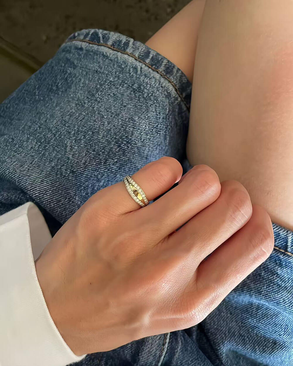 Halo Tail – Double Row Diamond Band Ring