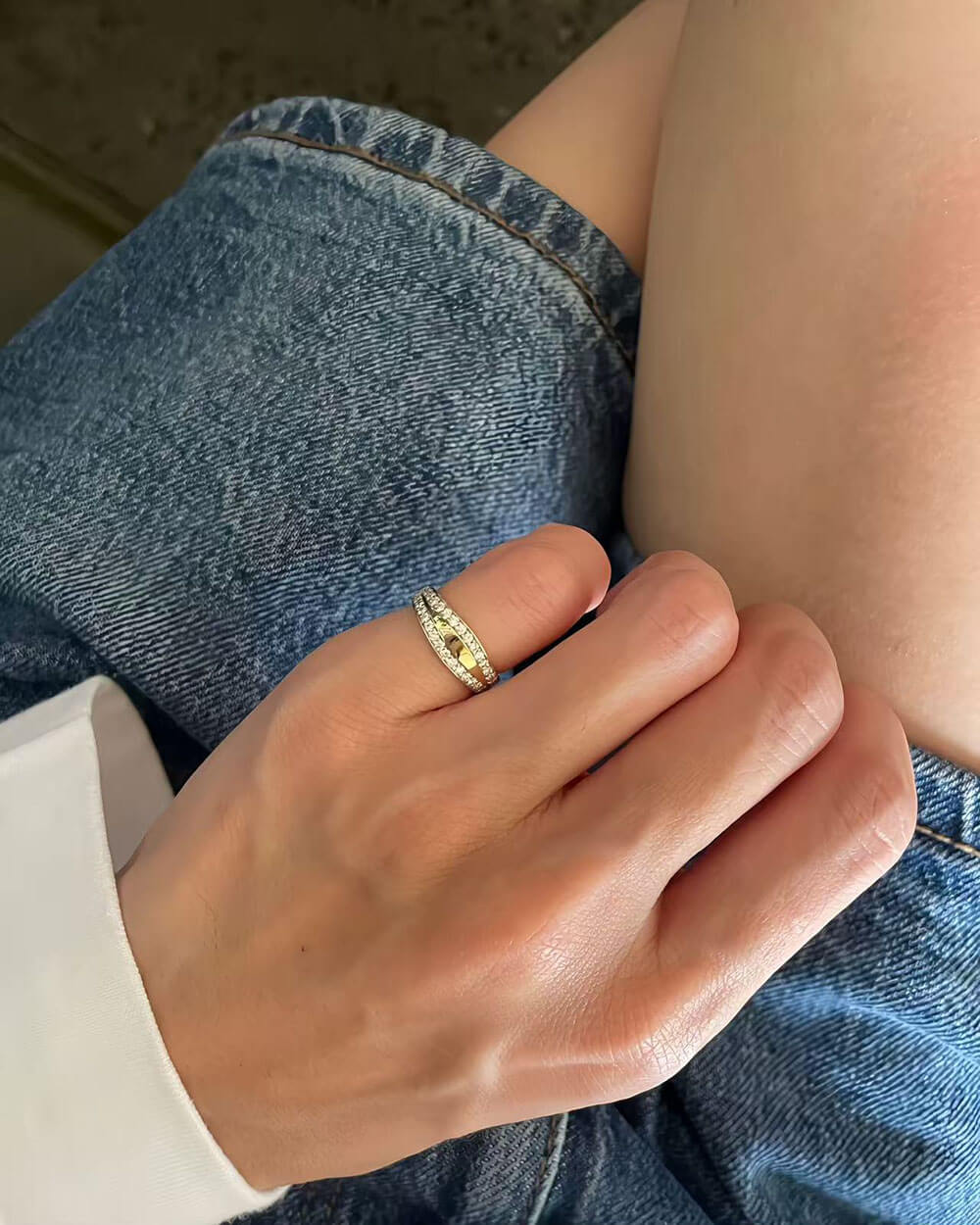 Halo Tail – Double Row Diamond Band Ring