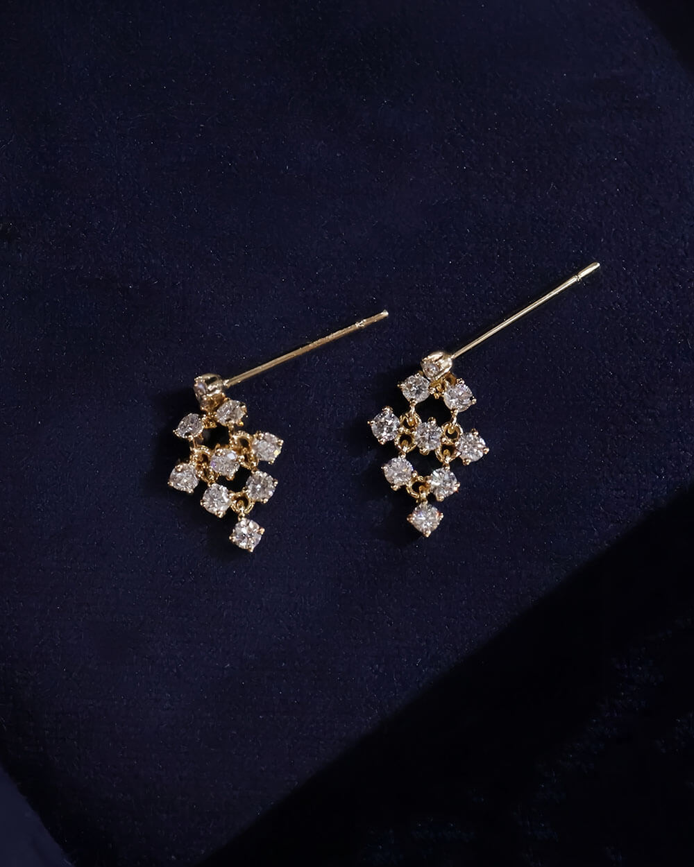 Astra Dot – Round Diamond Drop Earrings