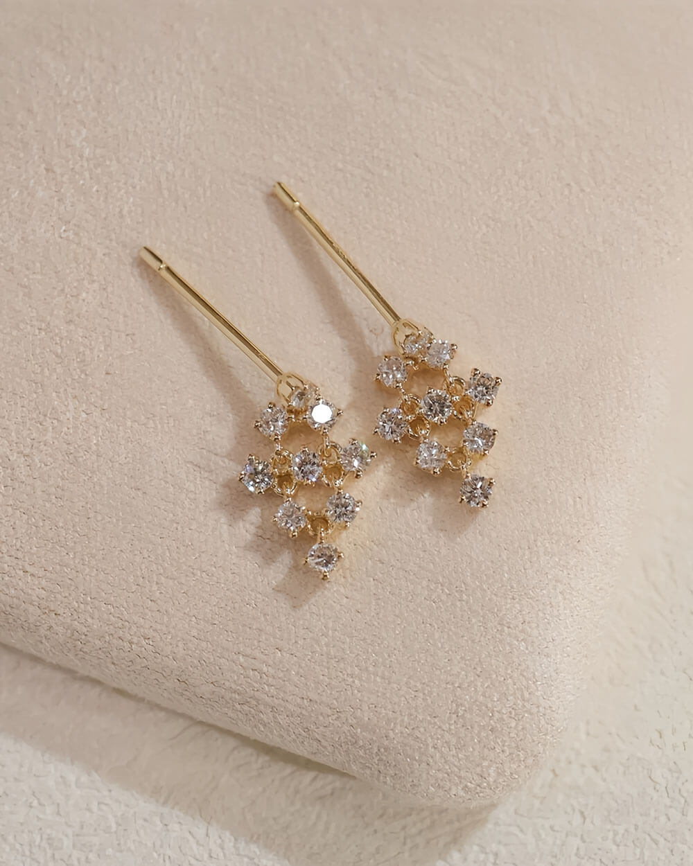 Astra Dot – Round Diamond Drop Earrings