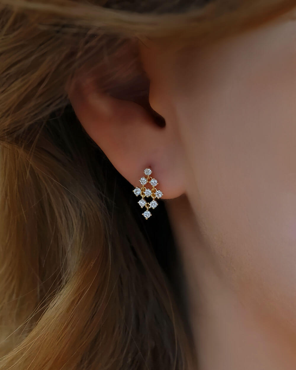 Astra Dot – Round Diamond Drop Earrings