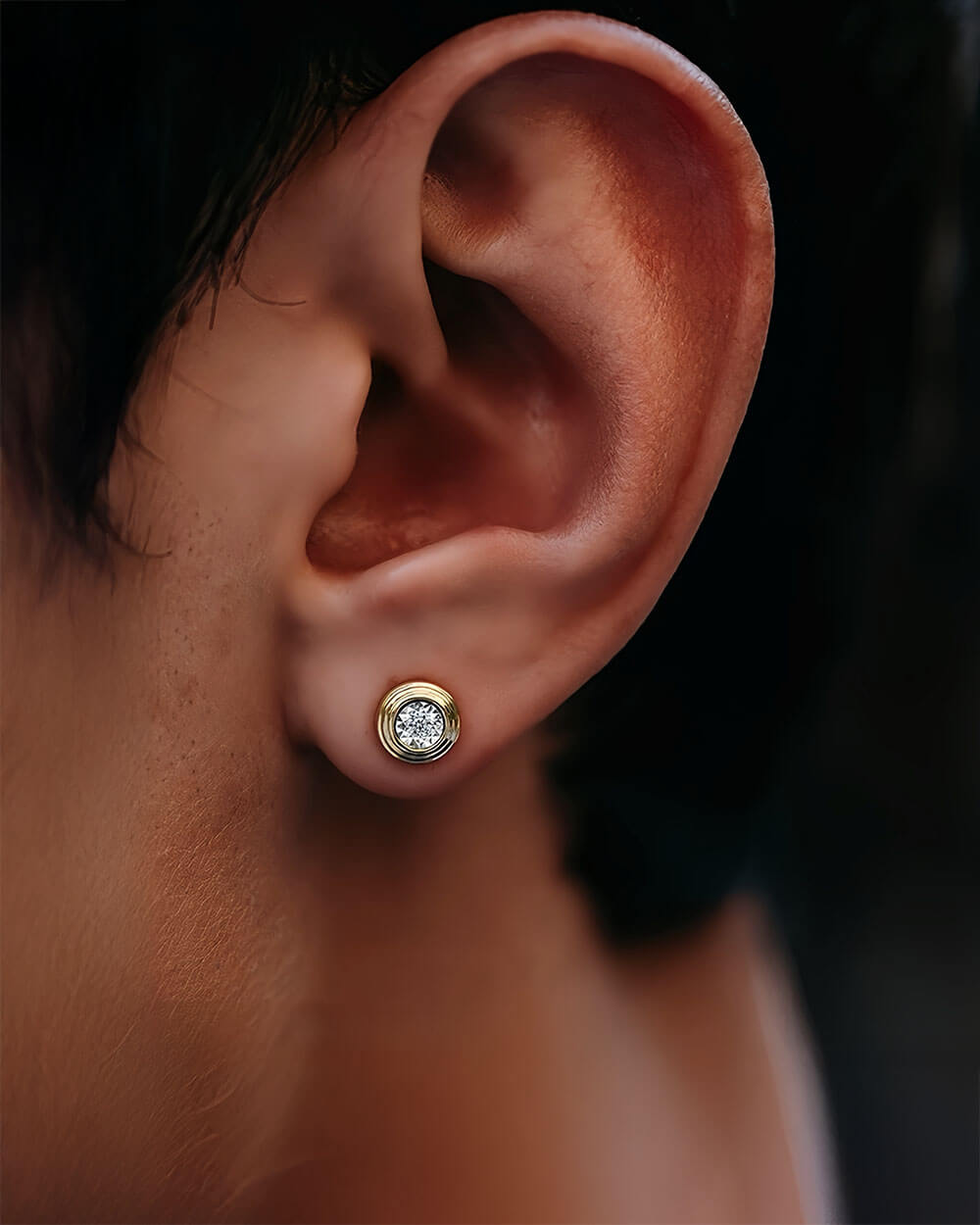 Orbit Glow – Small Diamond Stud Earrings