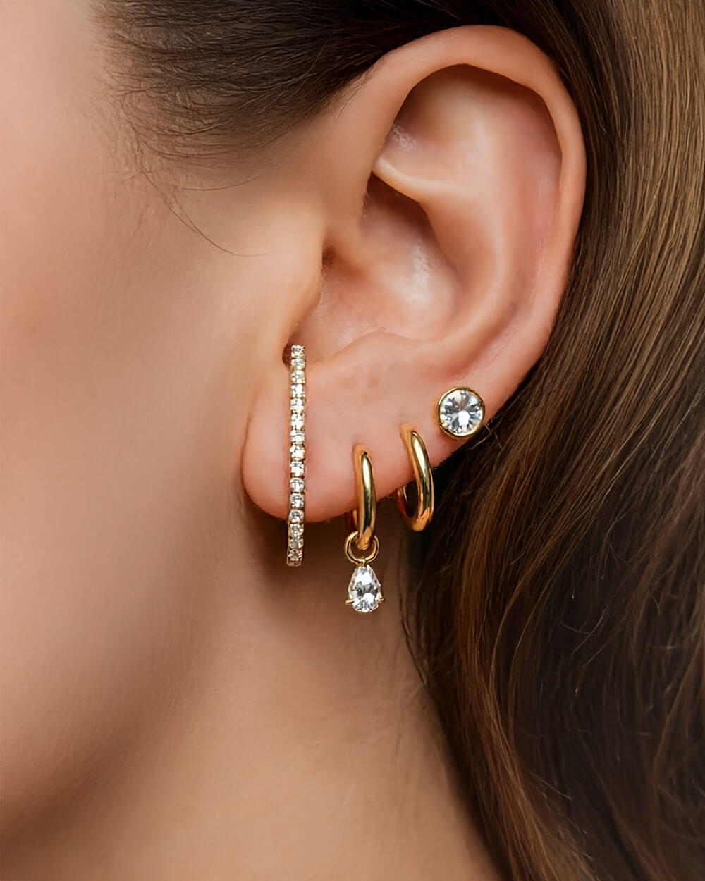 Linea Glow – Linear Diamond Stud Earrings