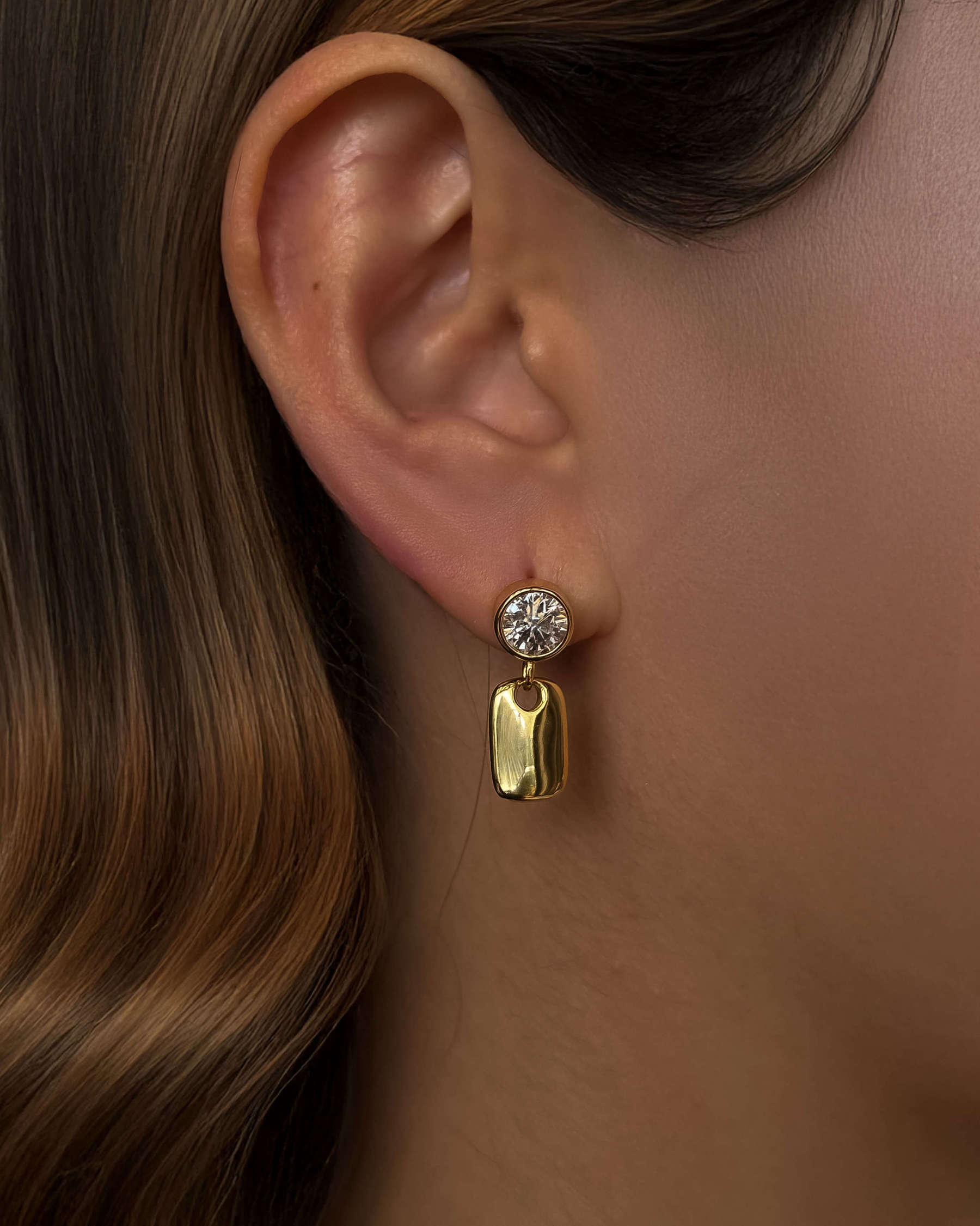 2 Carat Diamond Earrings – Timeless Elegance in Gold-Opreshyne