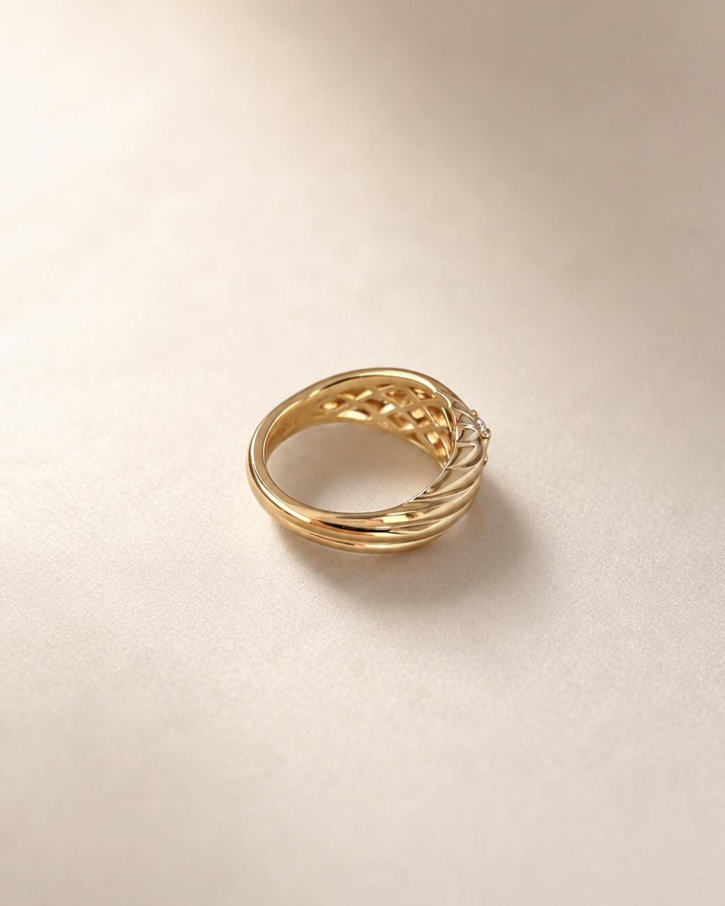 Solenne Fluted Round Diamond Ring