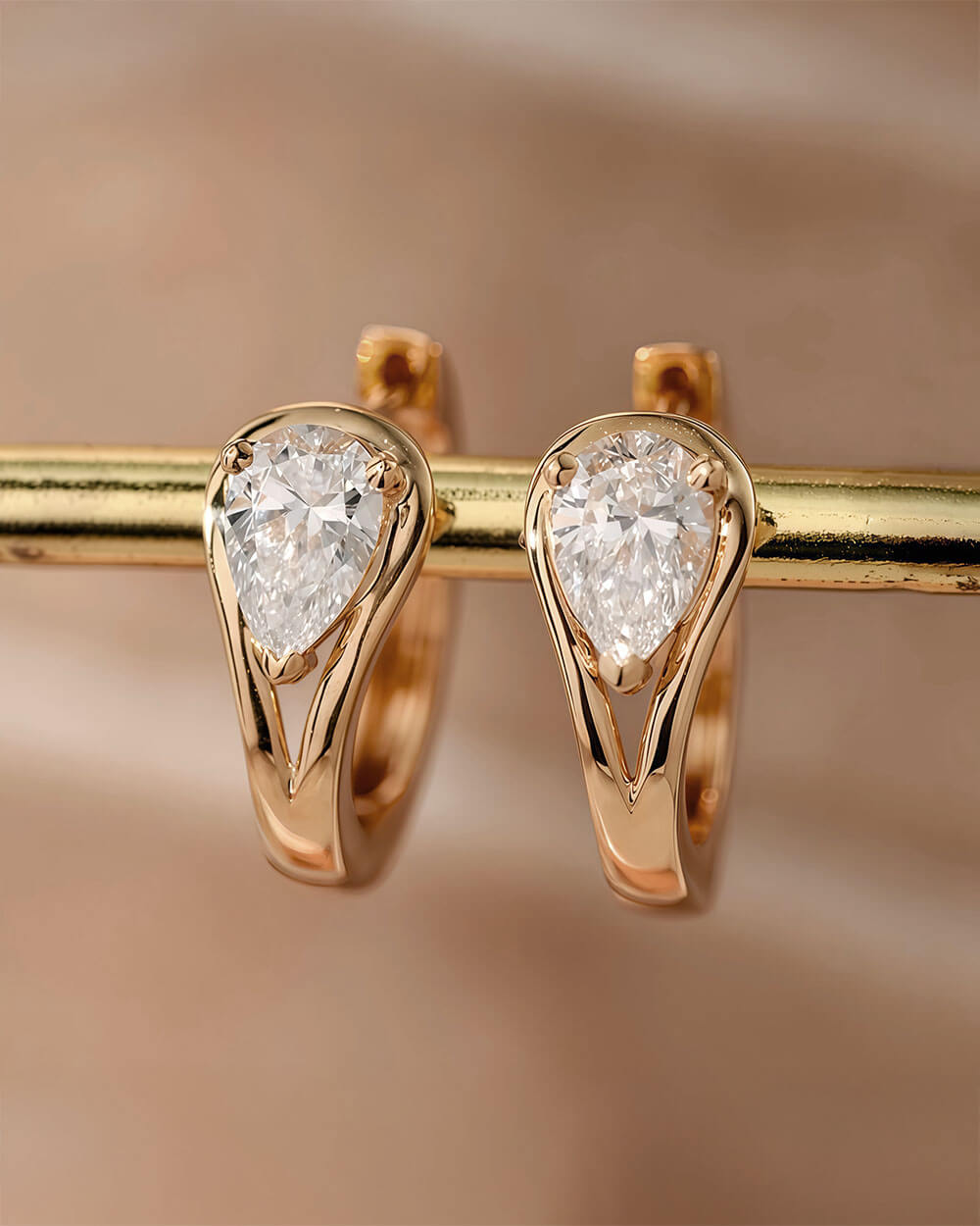 Vela Arc – Pear Diamond Hoop Earrings