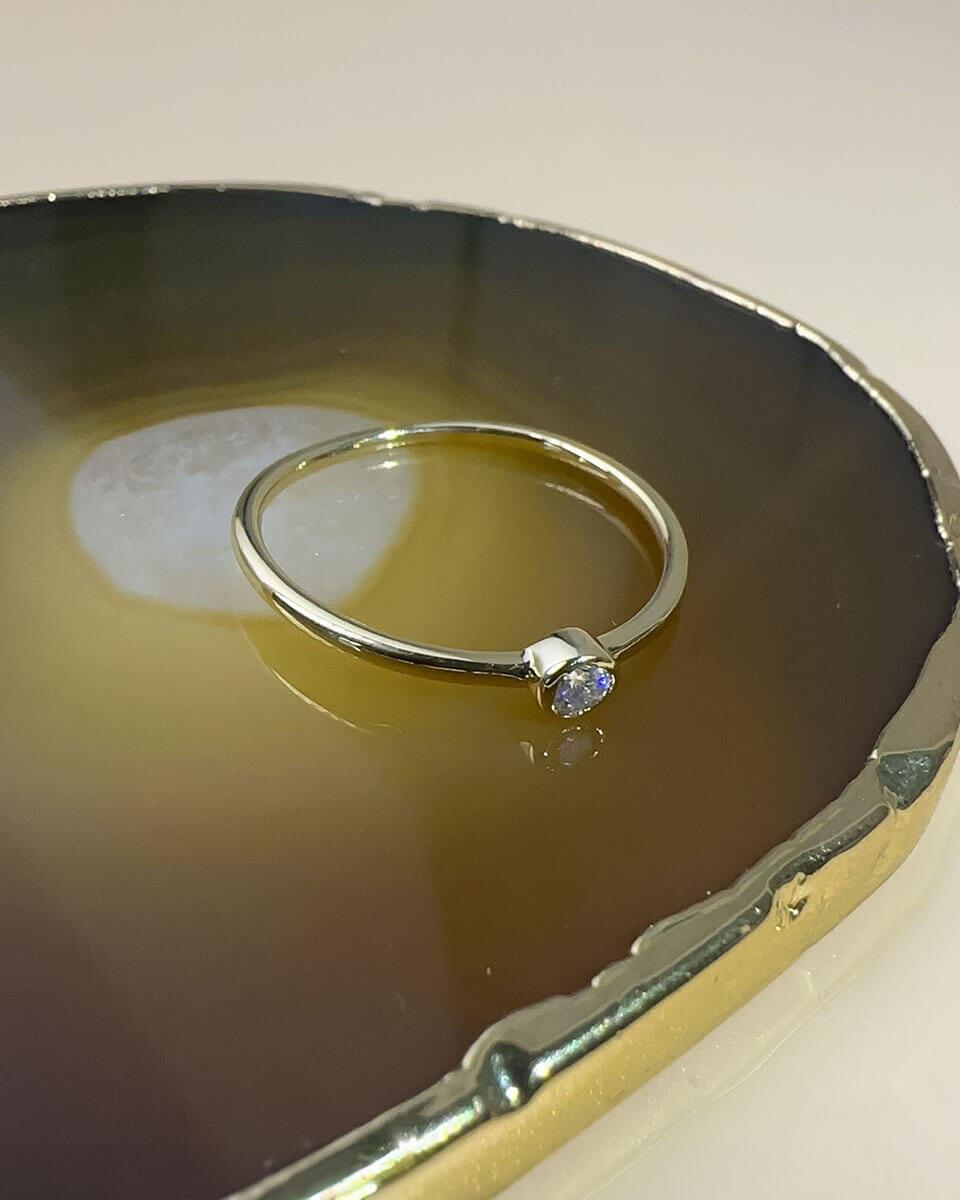 Diamond Rings  – Single Small Moissanite Diamond-Opreshyne