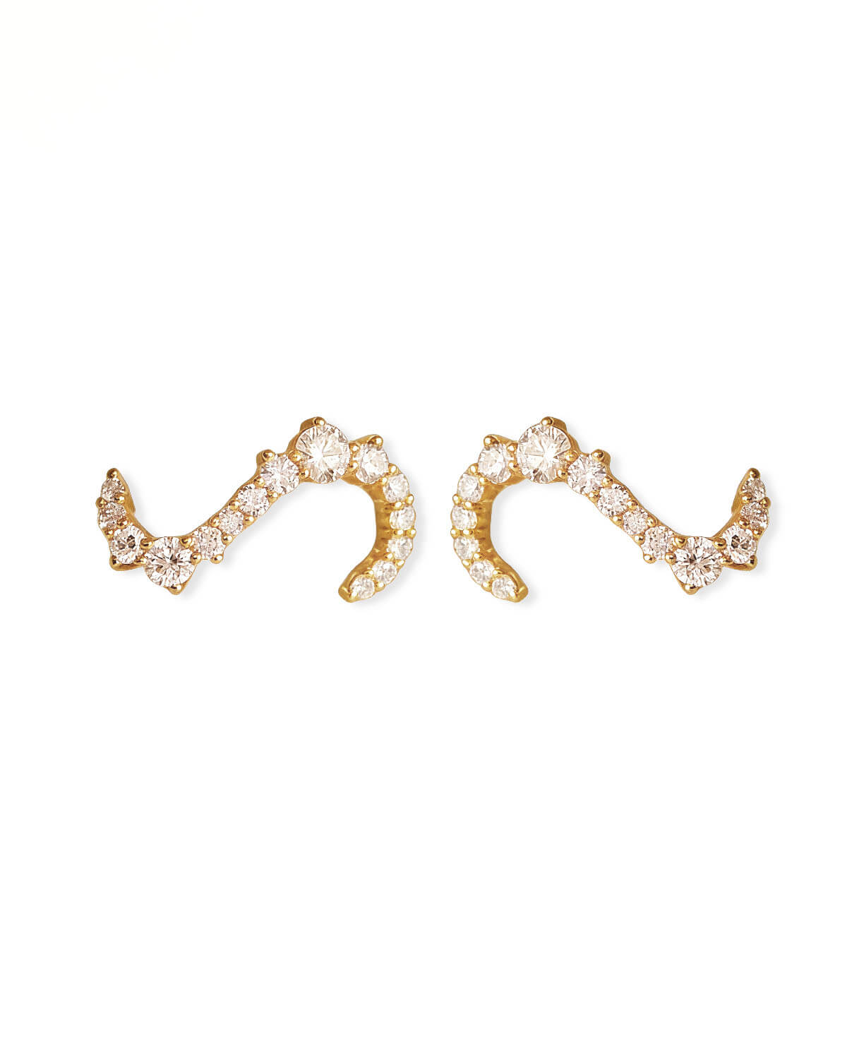 Sway Arc – Wavy Diamond Stud Earrings
