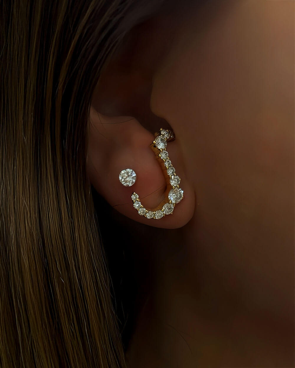 Sway Arc – Wavy Diamond Stud Earrings