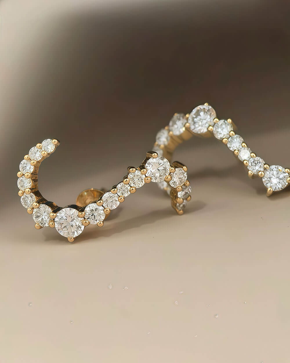Sway Arc – Wavy Diamond Stud Earrings