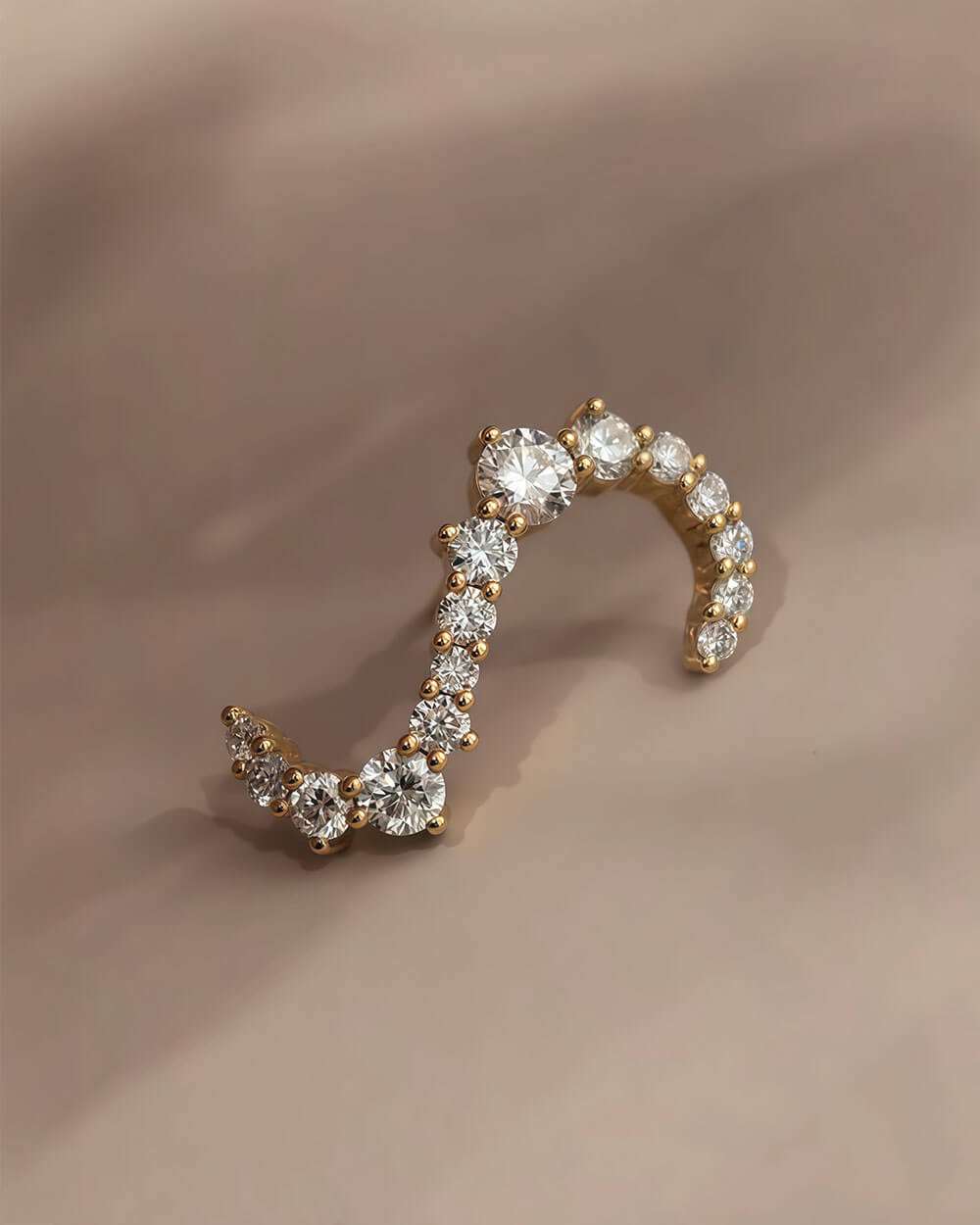 Sway Arc – Wavy Diamond Stud Earrings