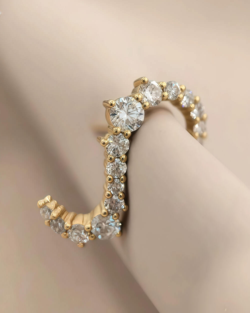 Sway Arc – Wavy Diamond Stud Earrings