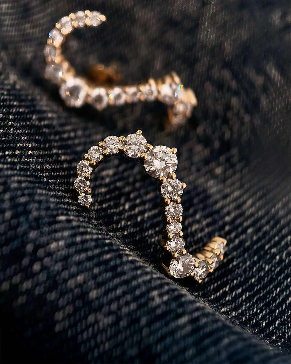 Sway Arc – Wavy Diamond Stud Earrings