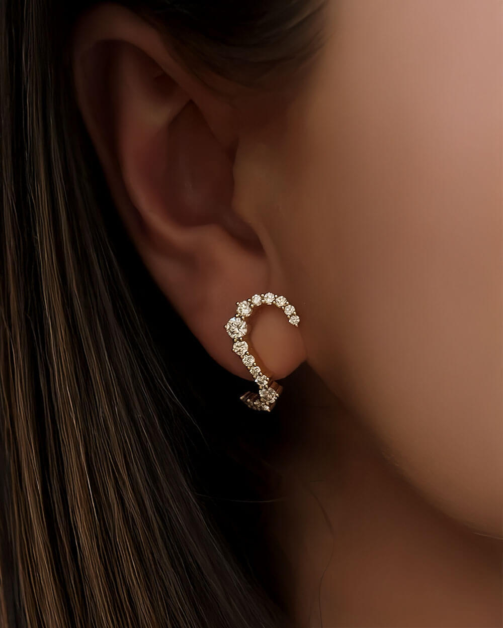 Sway Arc – Wavy Diamond Stud Earrings