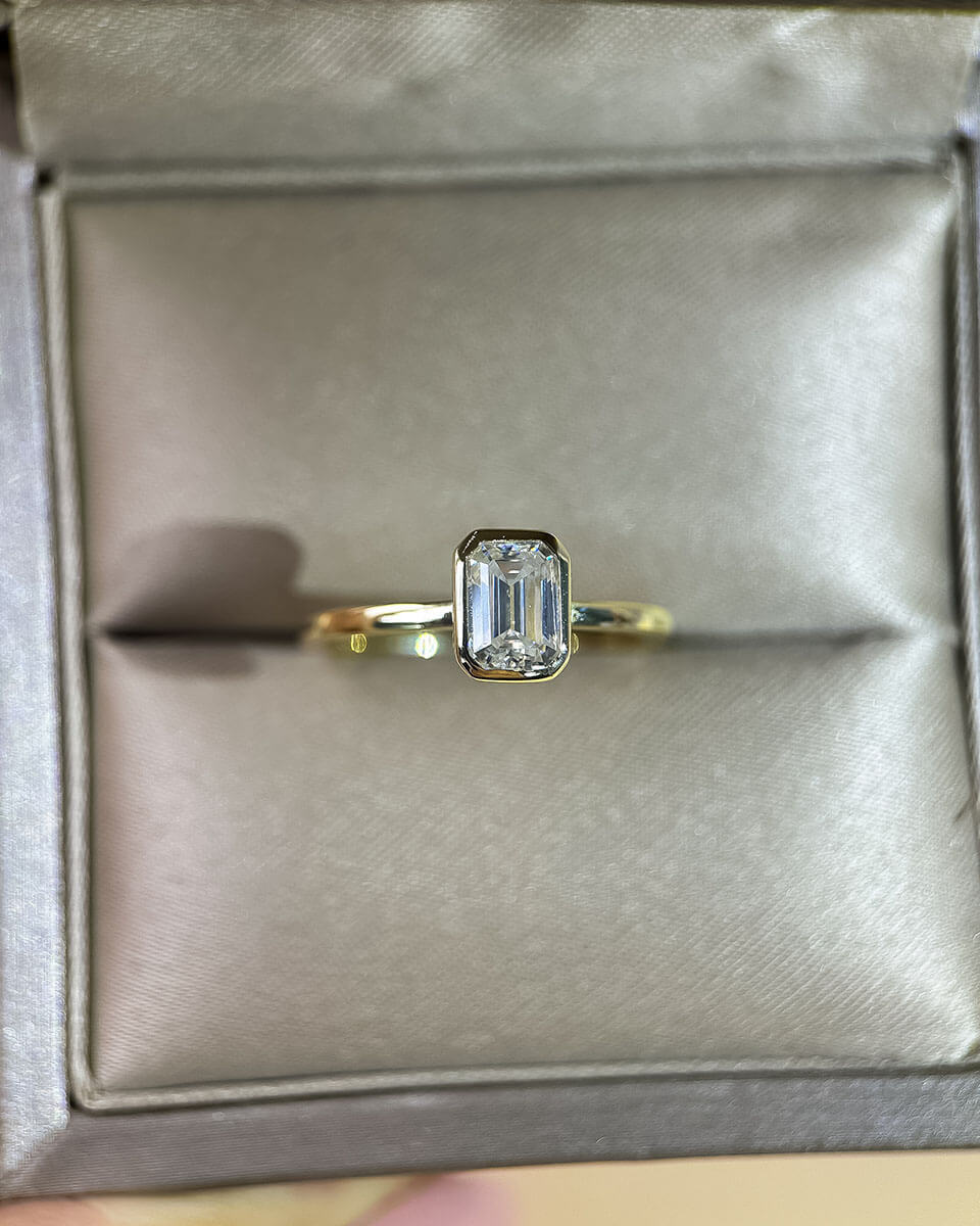 Emerald Cut Diamond Ring – Timeless Elegance for Daily Wear-Opreshyne