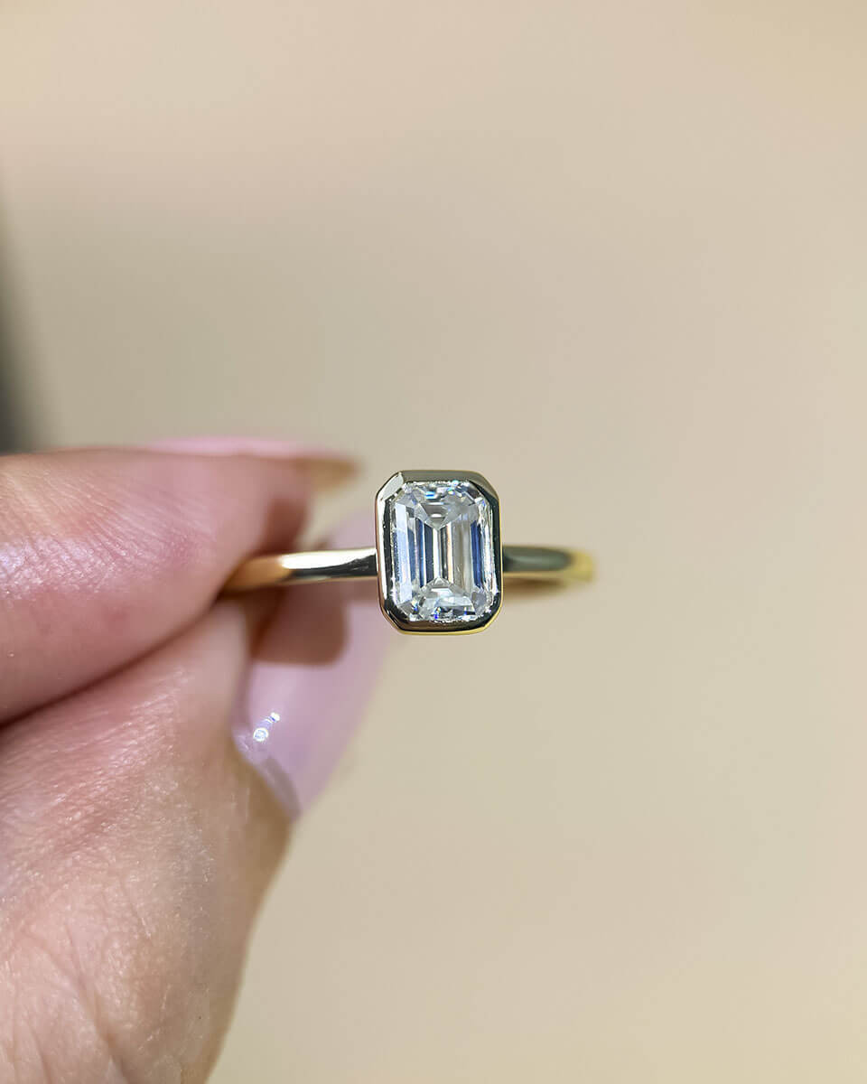 Emerald Cut Diamond Ring – Timeless Elegance for Daily Wear-Opreshyne