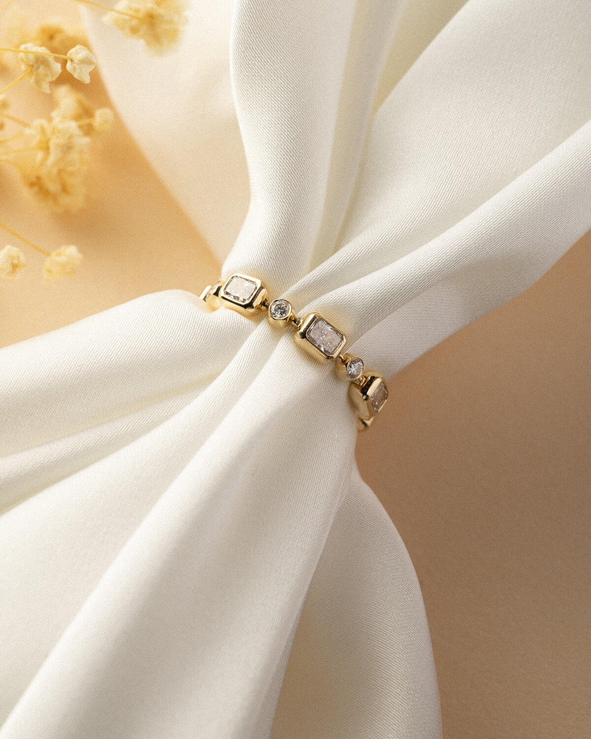 Rovelle Radiant & Round Diamond Link Ring