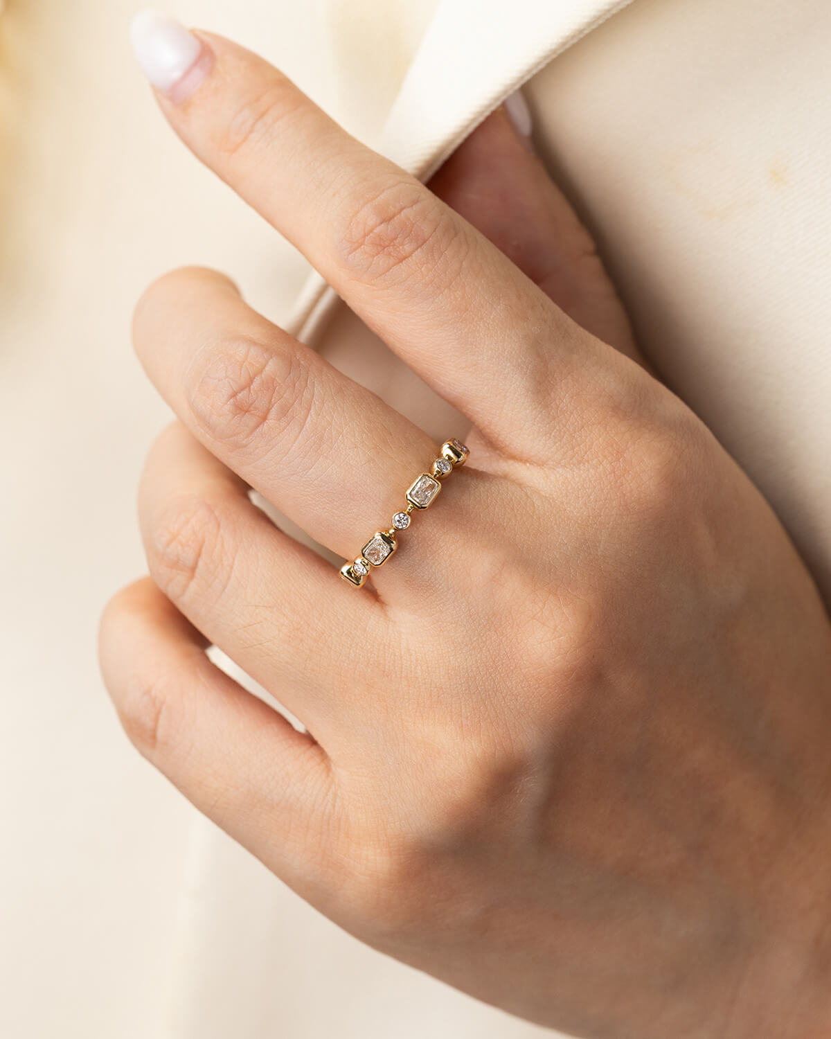 Rovelle Radiant & Round Diamond Link Ring