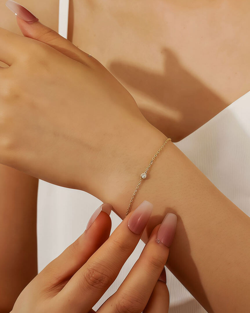 Minimalist Gold and Diamond Bracelet with Single Stone-Opreshyne