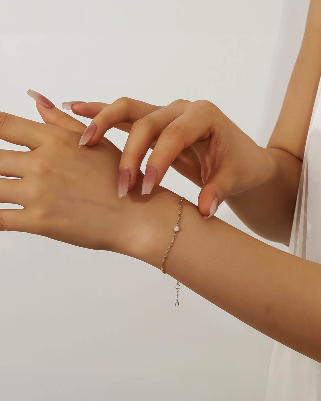 Minimalist Gold and Diamond Bracelet with Single Stone-Opreshyne