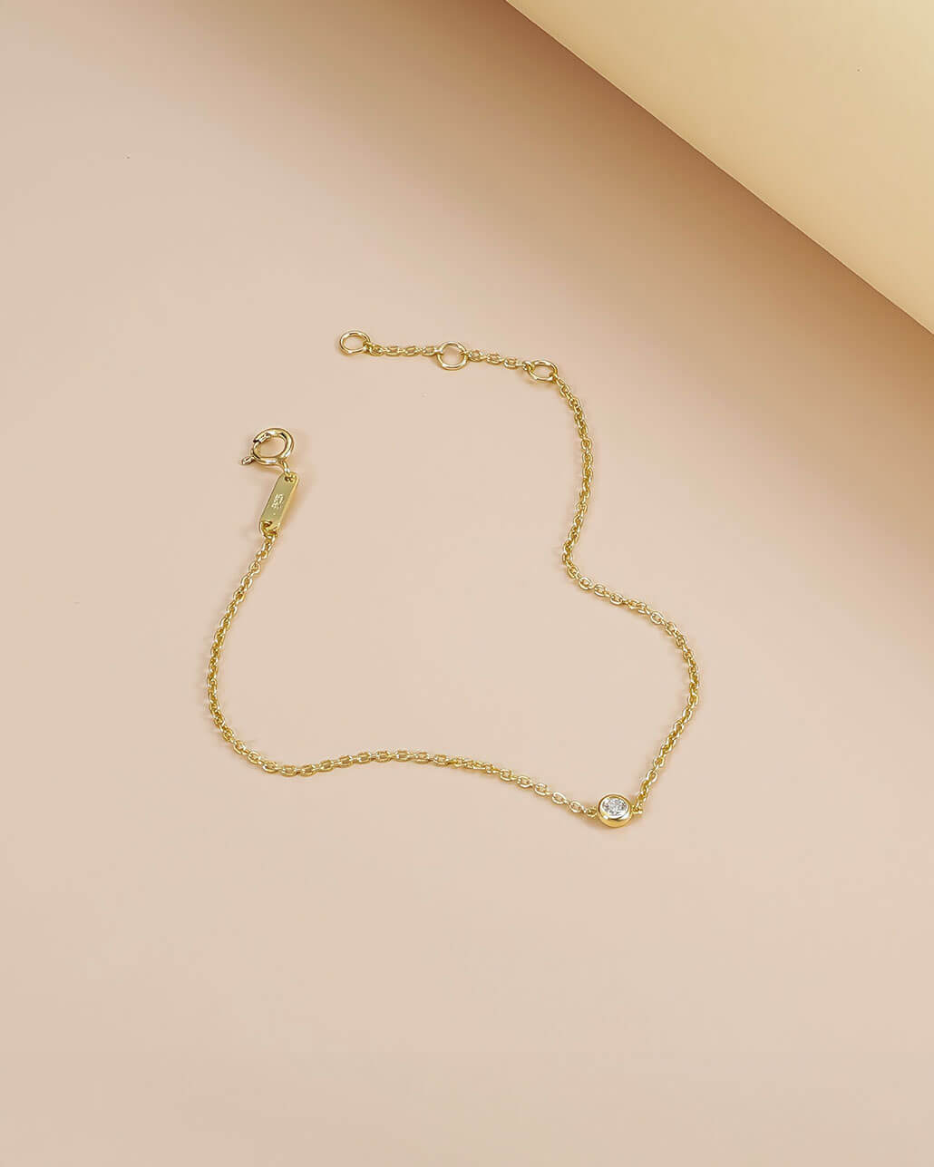 Minimalist Gold and Diamond Bracelet with Single Stone-Opreshyne