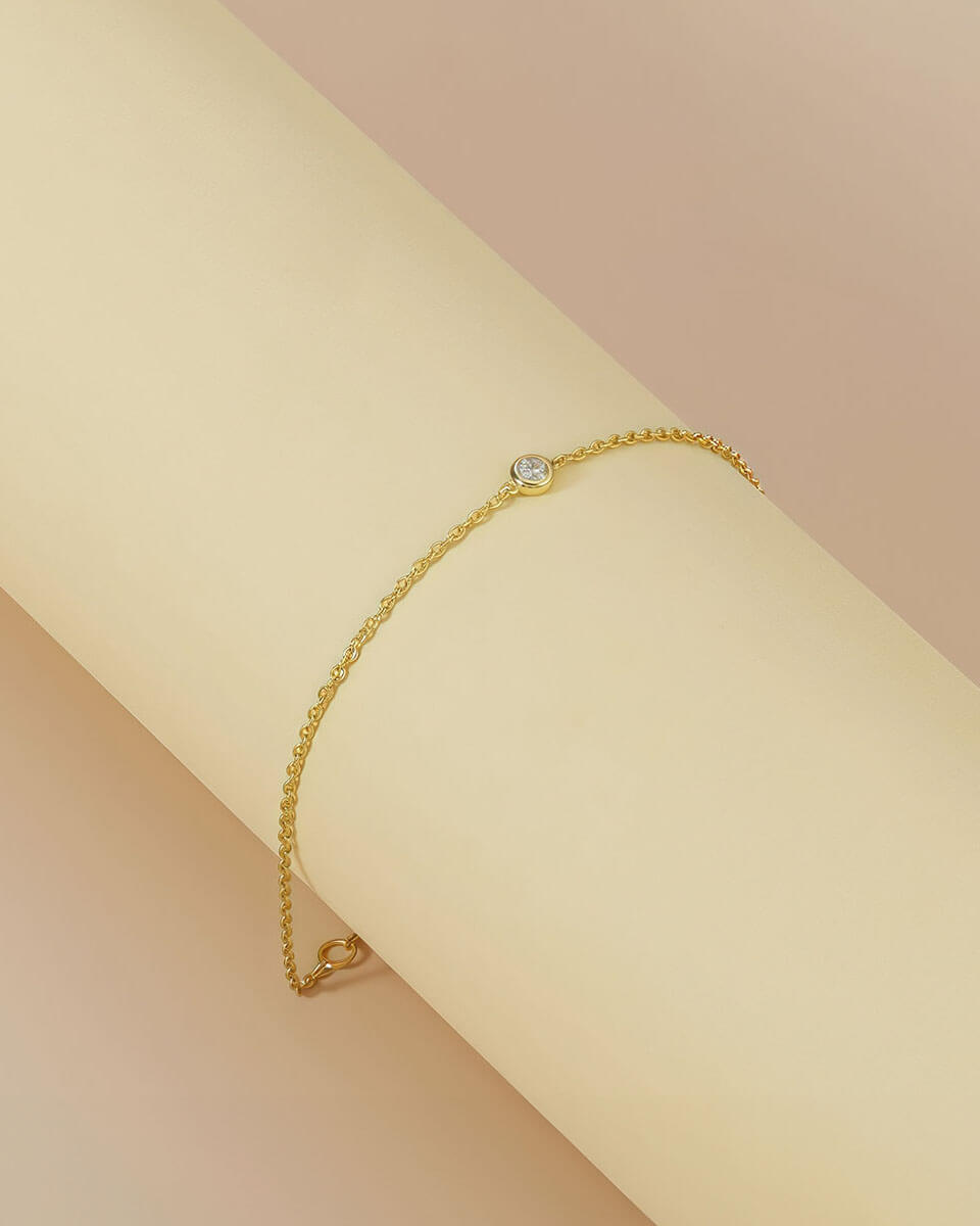 Minimalist Gold and Diamond Bracelet with Single Stone-Opreshyne