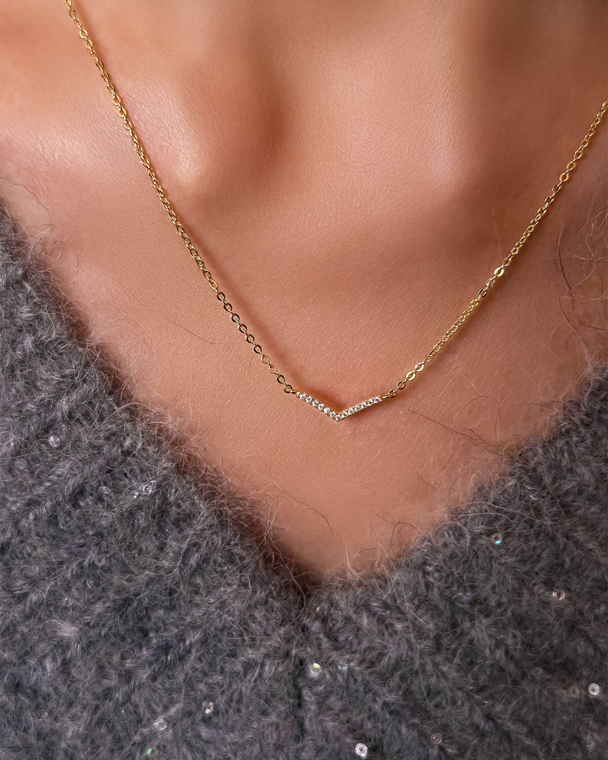 Vera Vibe – V Shaped Necklace-Opreshyne