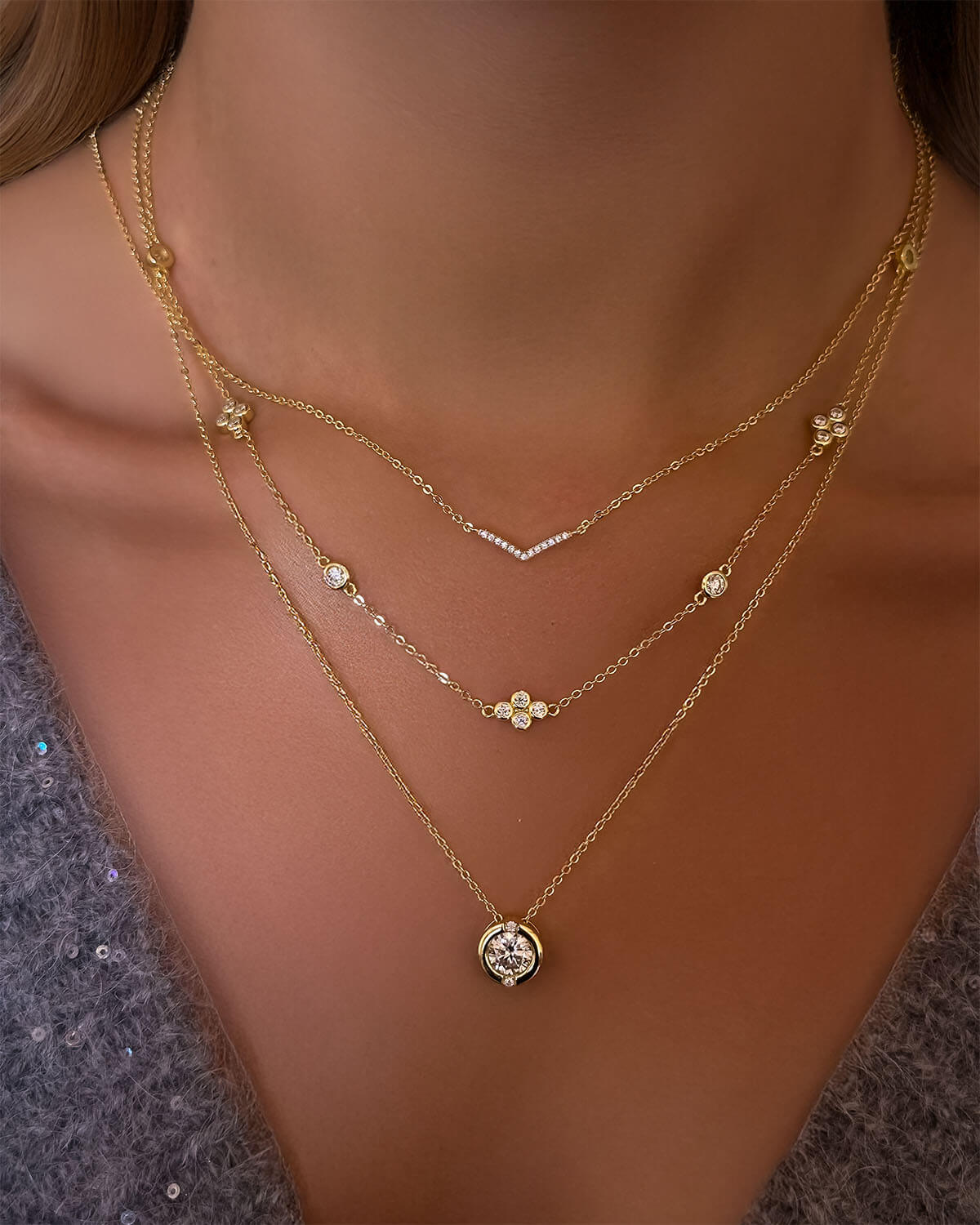 Vera Vibe – V Shaped Necklace-Opreshyne