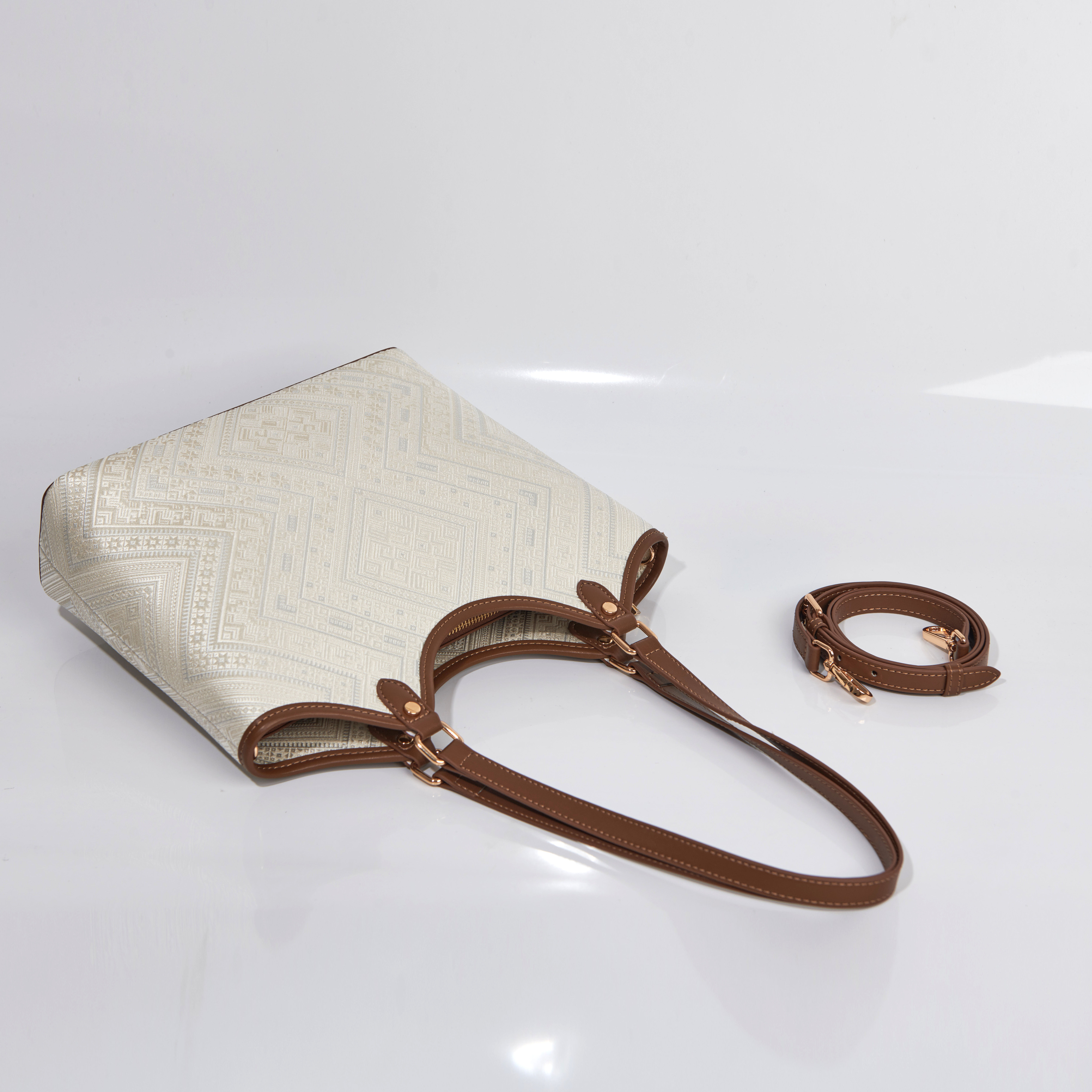 Light Weight Embroidery Large Size Handwoven Zhuang Pattern Modern Daily Tote Bag
