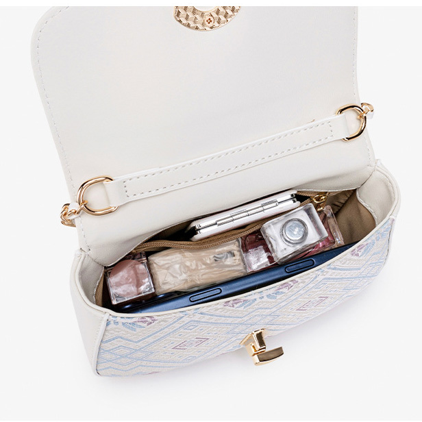 Metal Strap Cute Embroidery Small Size Handwoven Zhuang Pattern Modern Daily Shoulder Bag