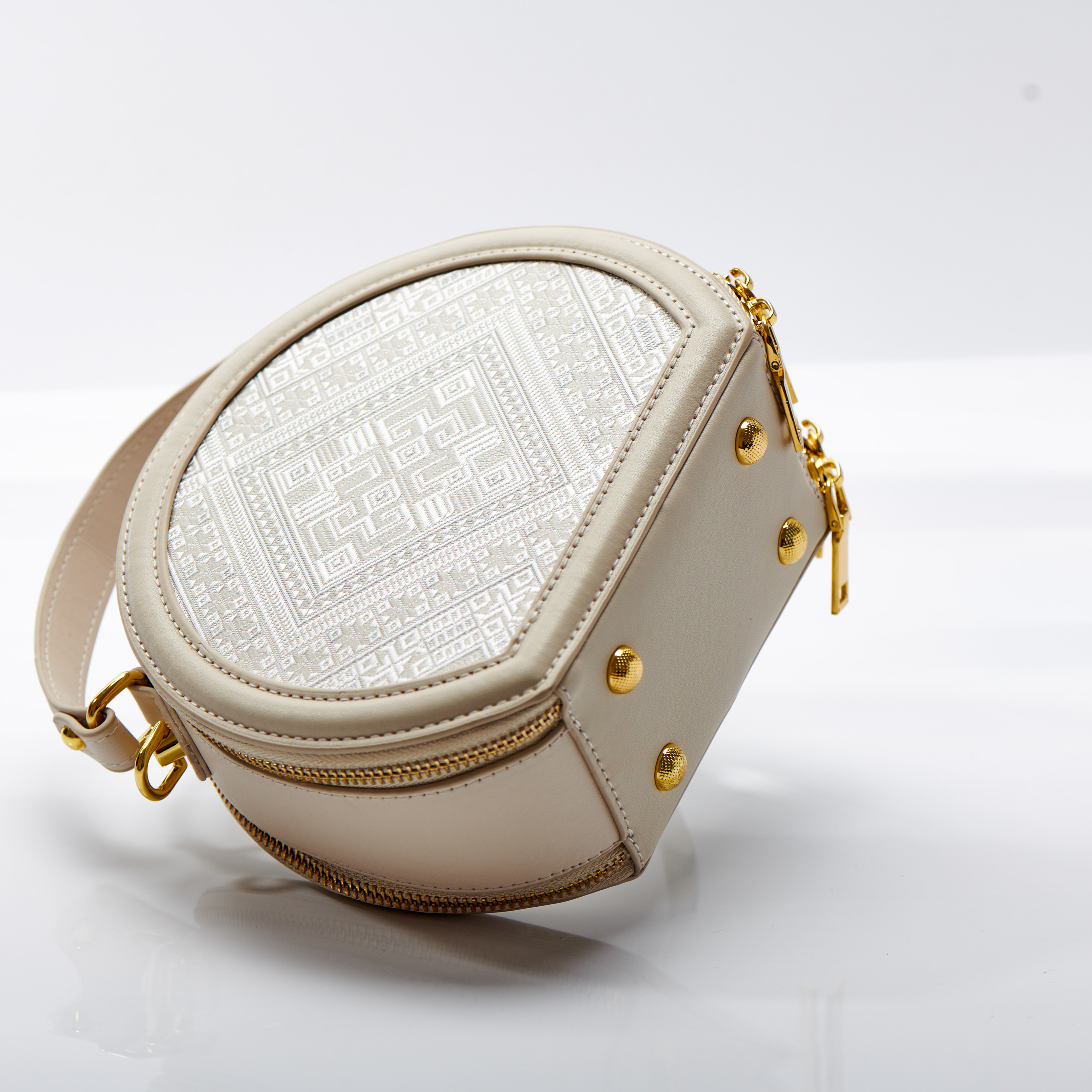 Small Size Cute Oval Embroidery Handmade Brocade Patter Handbag