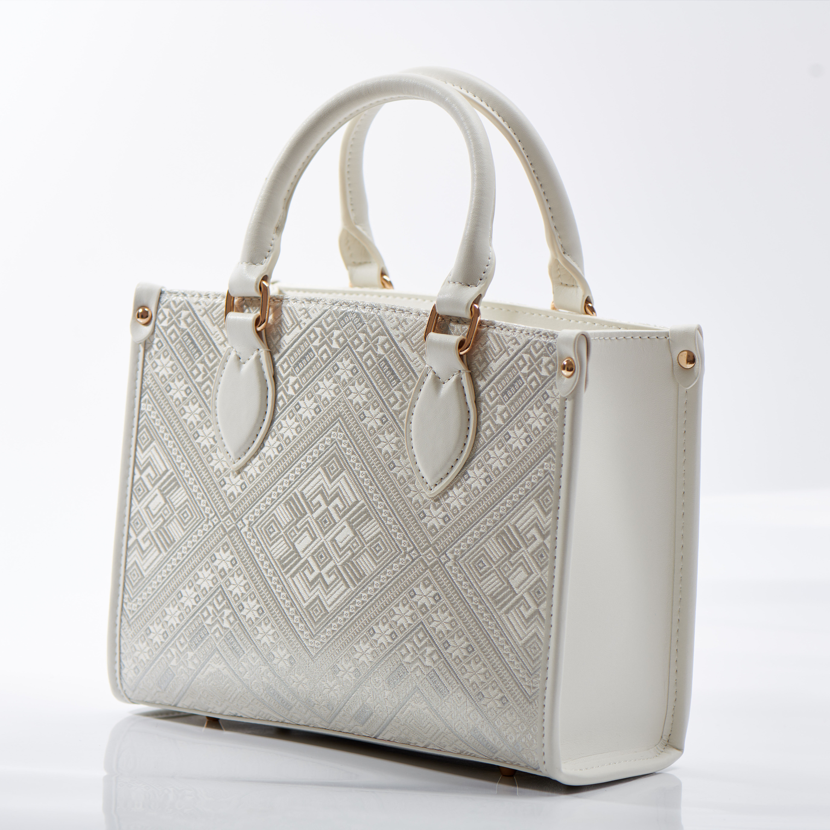 Fashion Medium Size Large Capacity Ancient Embroidery Handwoven Zhuang Pattern Handag