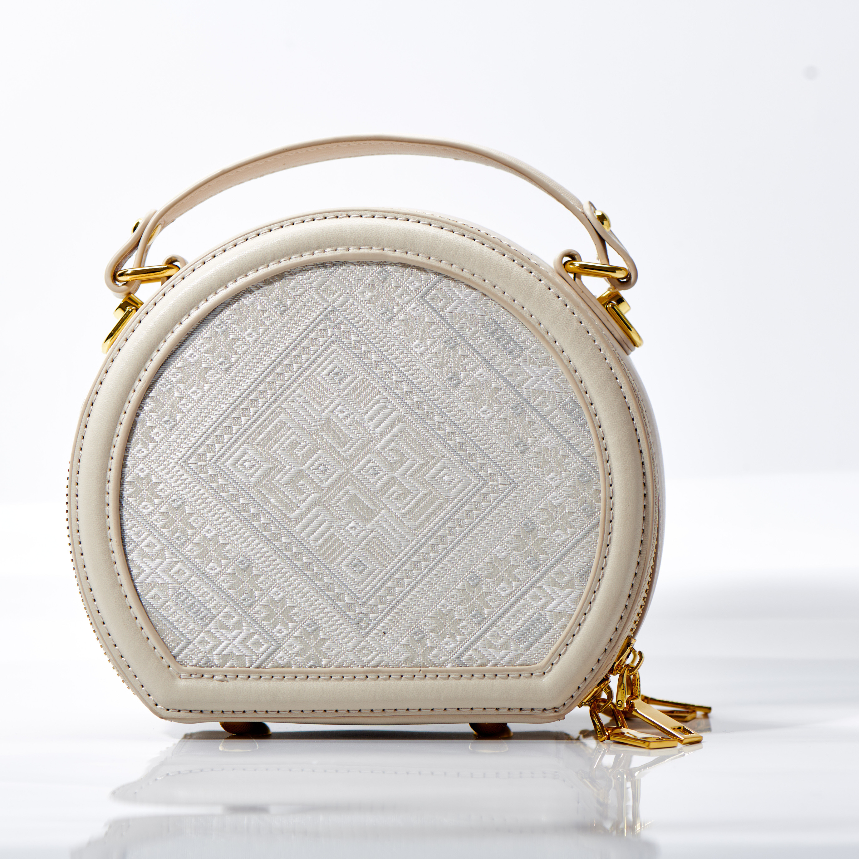 Small Size Cute Oval Embroidery Handmade Brocade Patter Handbag