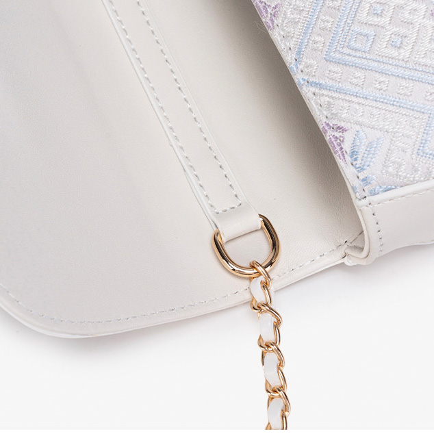 Metal Strap Cute Embroidery Small Size Handwoven Zhuang Pattern Modern Daily Shoulder Bag