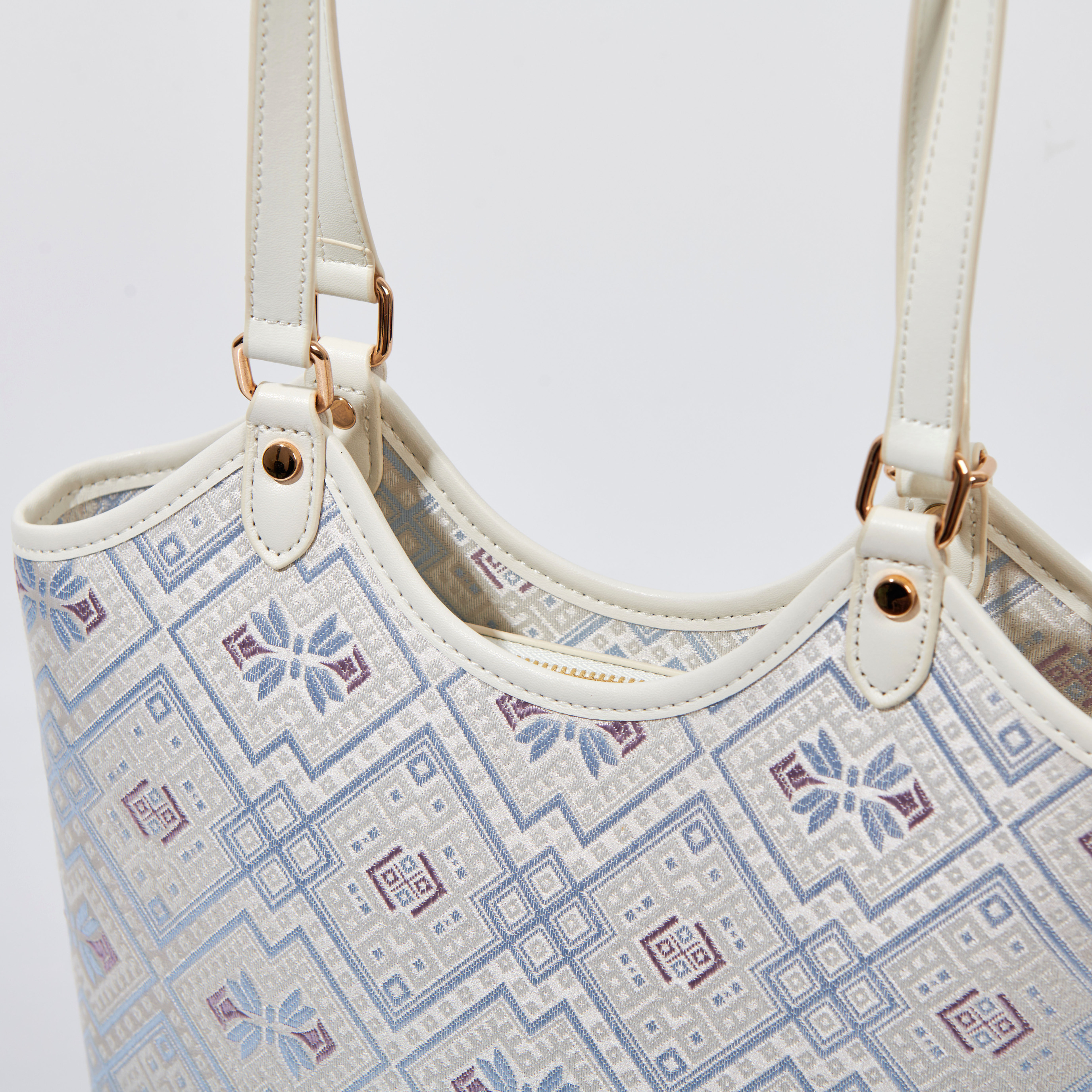 Light Weight Embroidery Large Size Handwoven Zhuang Pattern Modern Daily Tote Bag