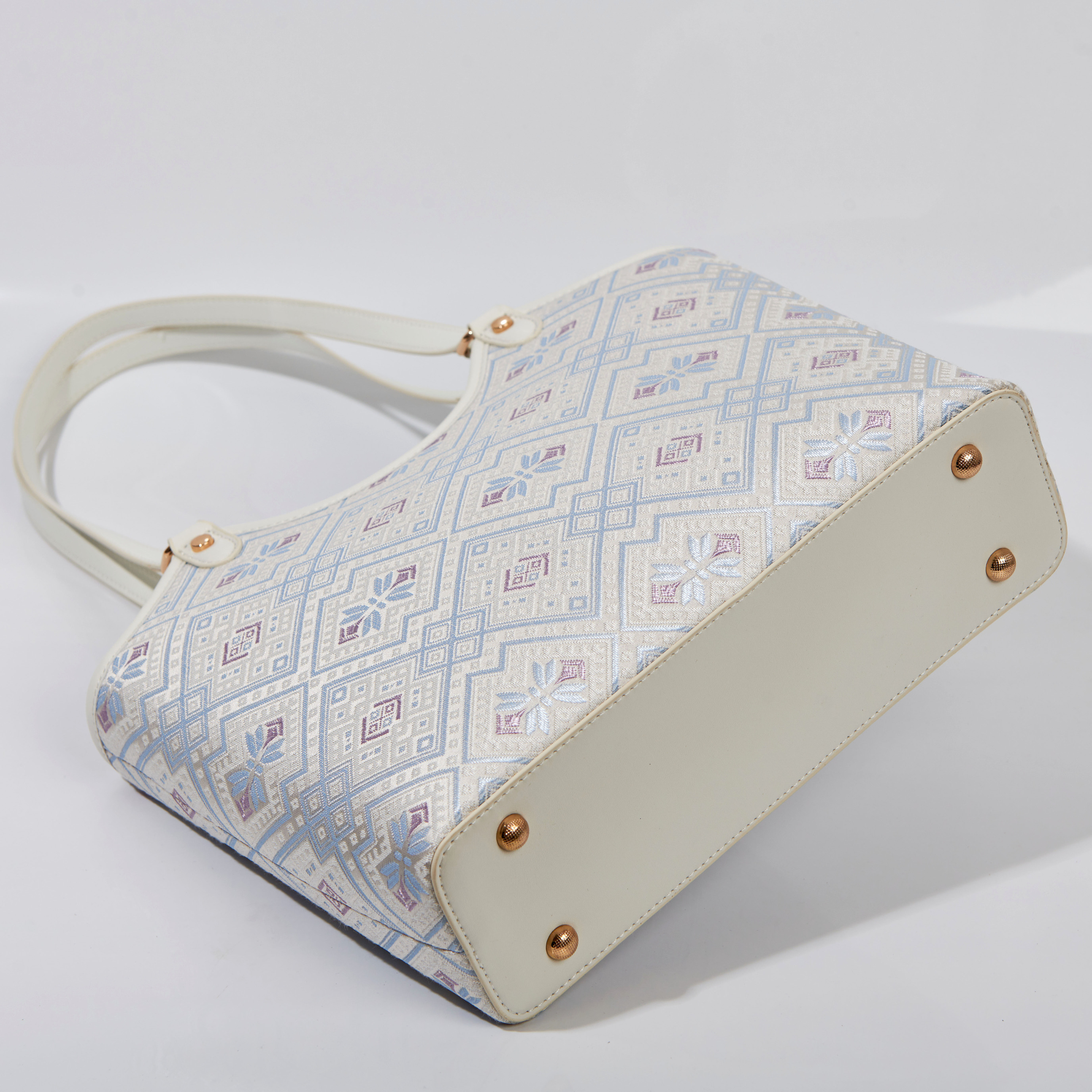 Light Weight Embroidery Large Size Handwoven Zhuang Pattern Modern Daily Tote Bag