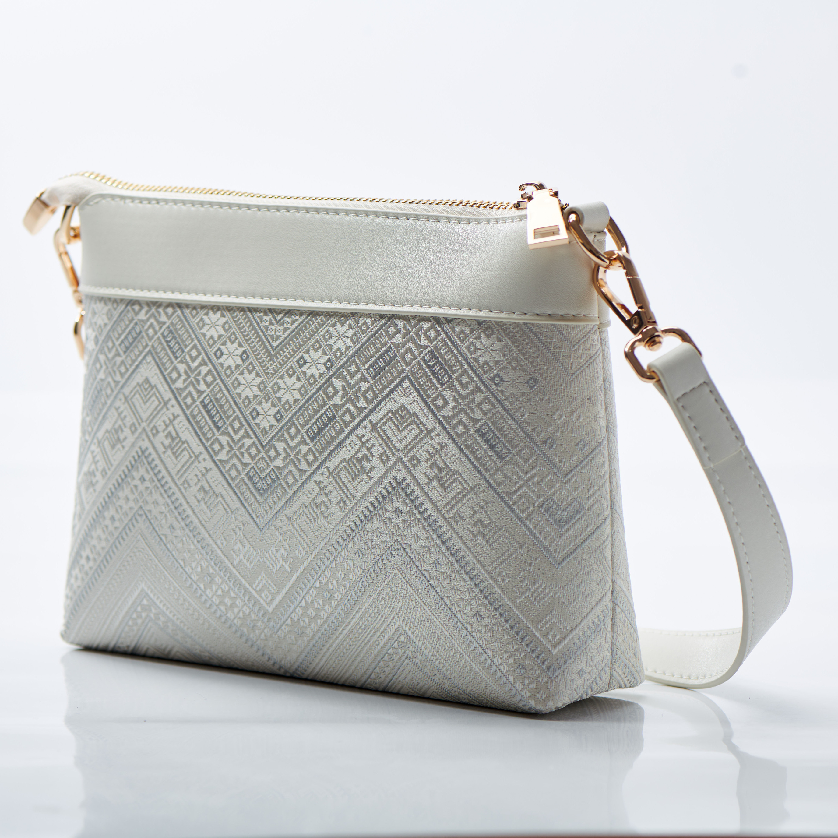 Small Size Cute Fashion Embroidery Handmade Brocade Patter Shoulder Bag