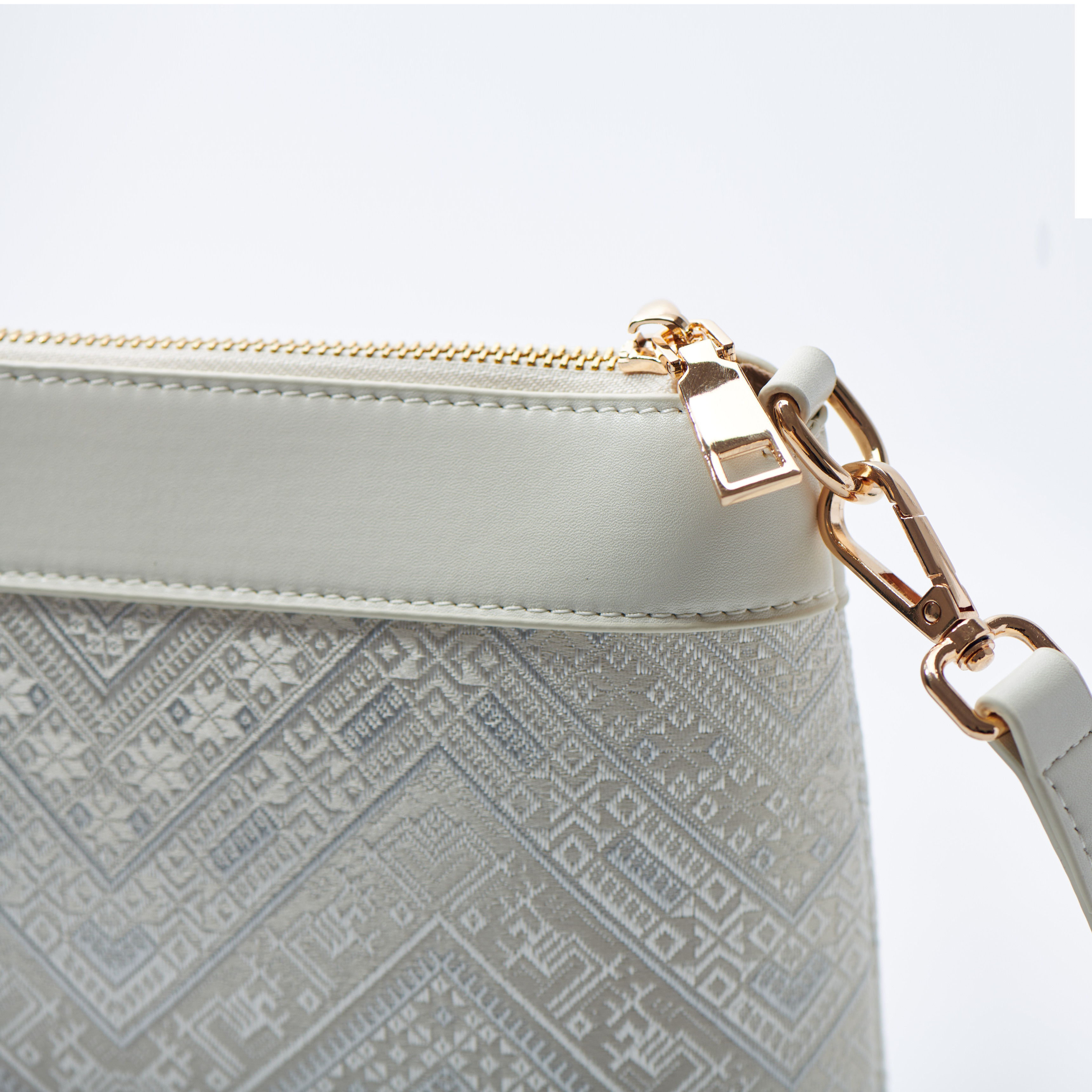 Small Size Cute Fashion Embroidery Handmade Brocade Patter Shoulder Bag