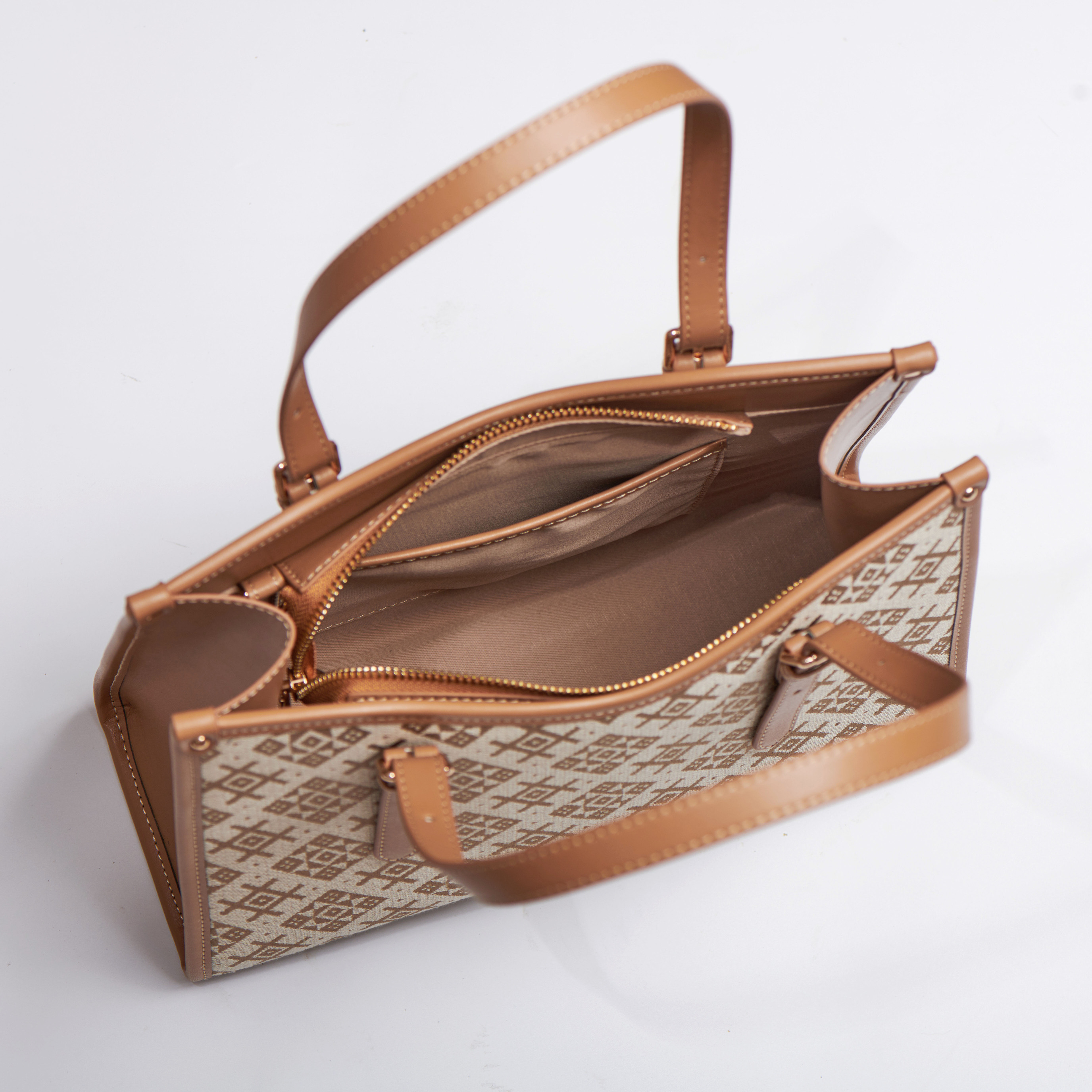 Light Weight Embroidery Large Size Handwoven Zhuang Pattern Fashion Daily Tote Bag