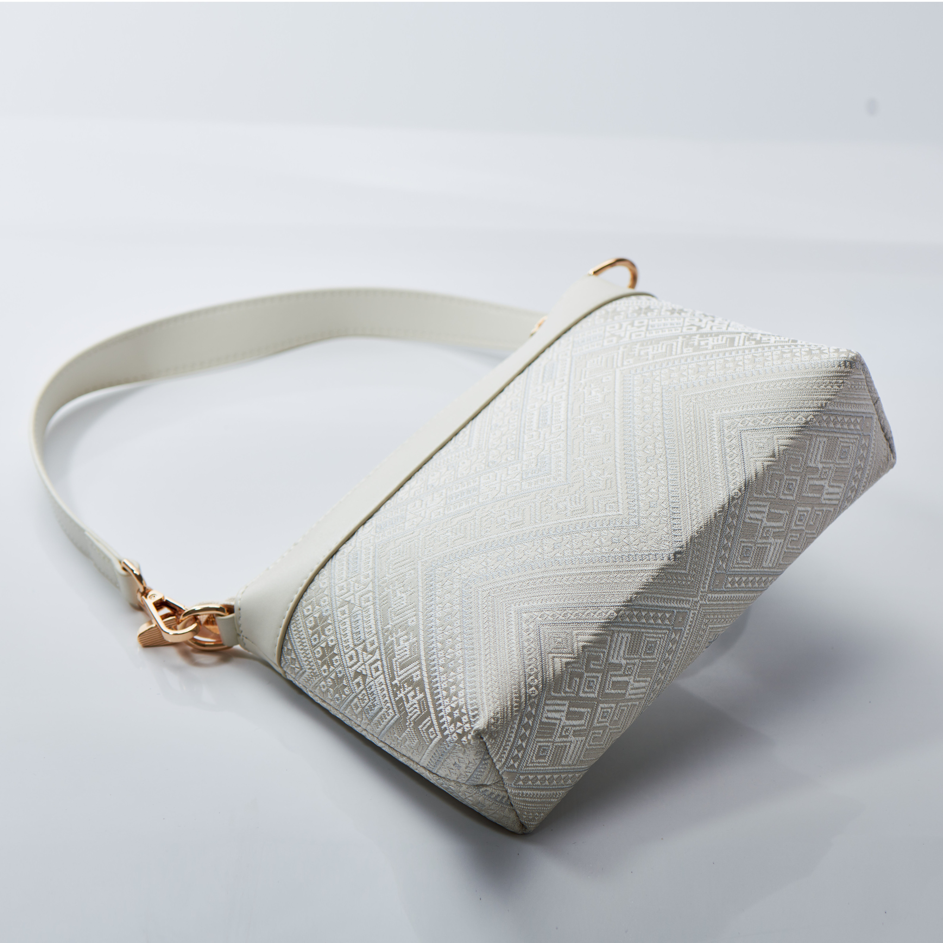 Small Size Cute Fashion Embroidery Handmade Brocade Patter Shoulder Bag