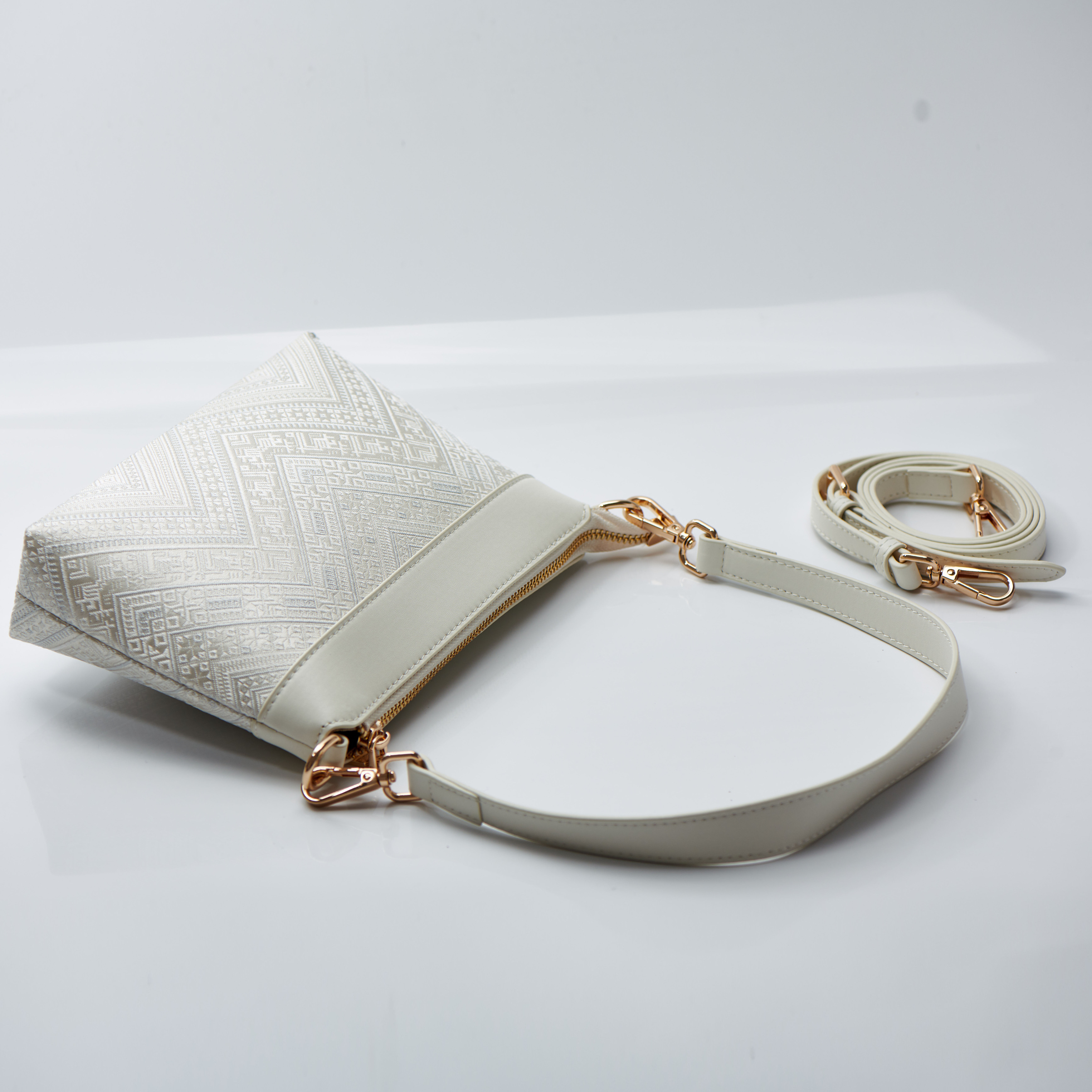 Small Size Cute Fashion Embroidery Handmade Brocade Patter Shoulder Bag