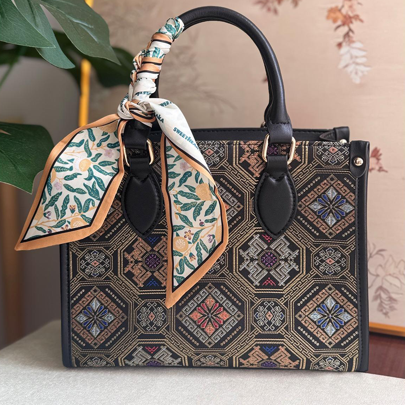 Vintage Medium Size Large Capacity Embroidery Handwoven Zhuang Pattern Handag